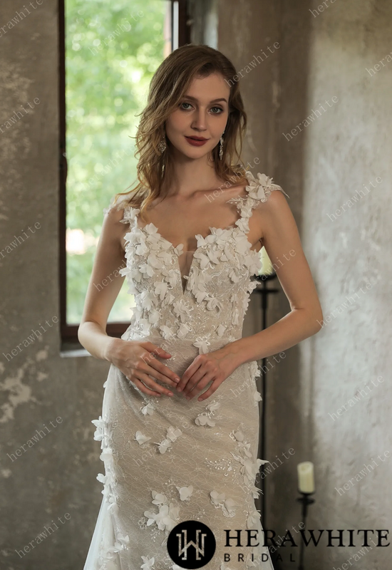 Load image into Gallery viewer, Stunning 3D Petal Lace Wedding Dress And Sparkle Tulle
