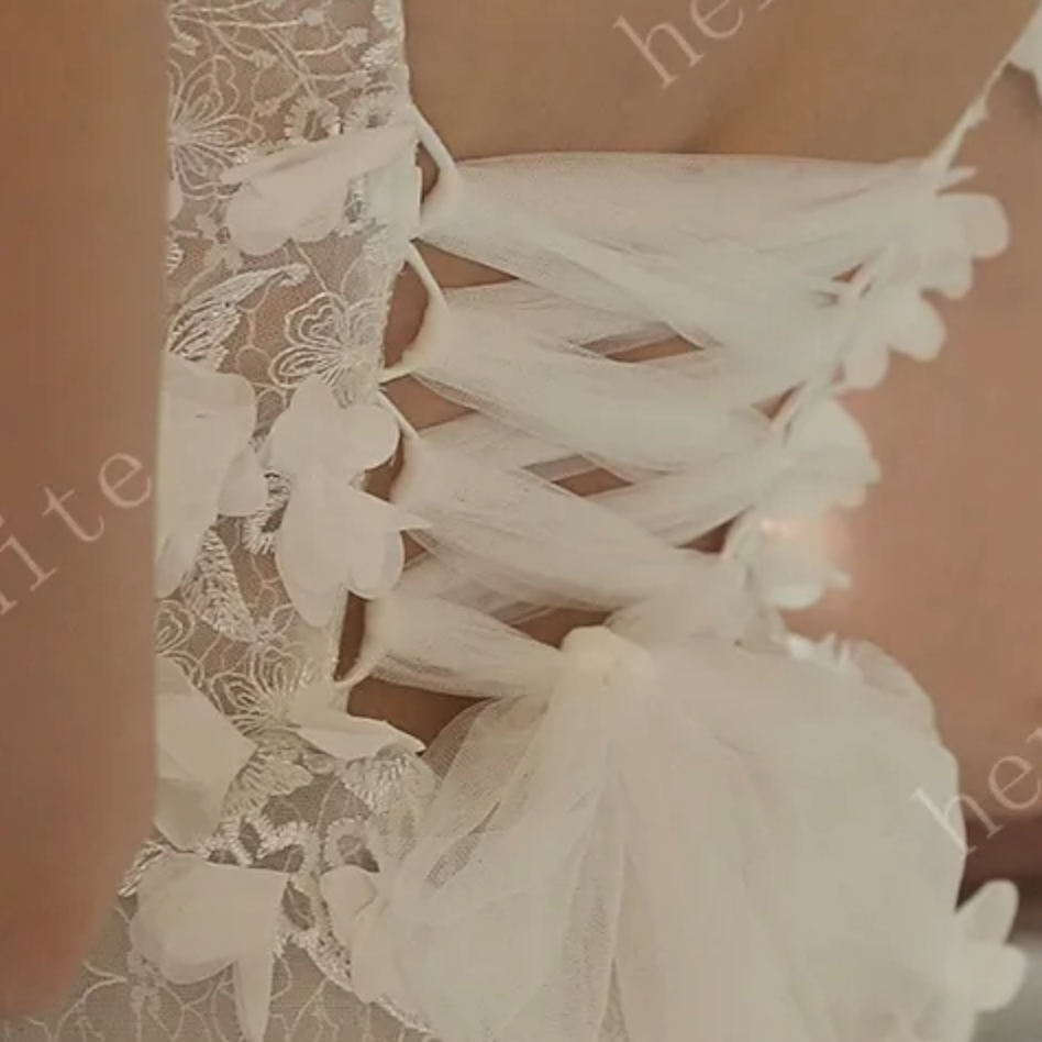 Load image into Gallery viewer, Stunning 3D Petal Lace Wedding Dress And Sparkle Tulle
