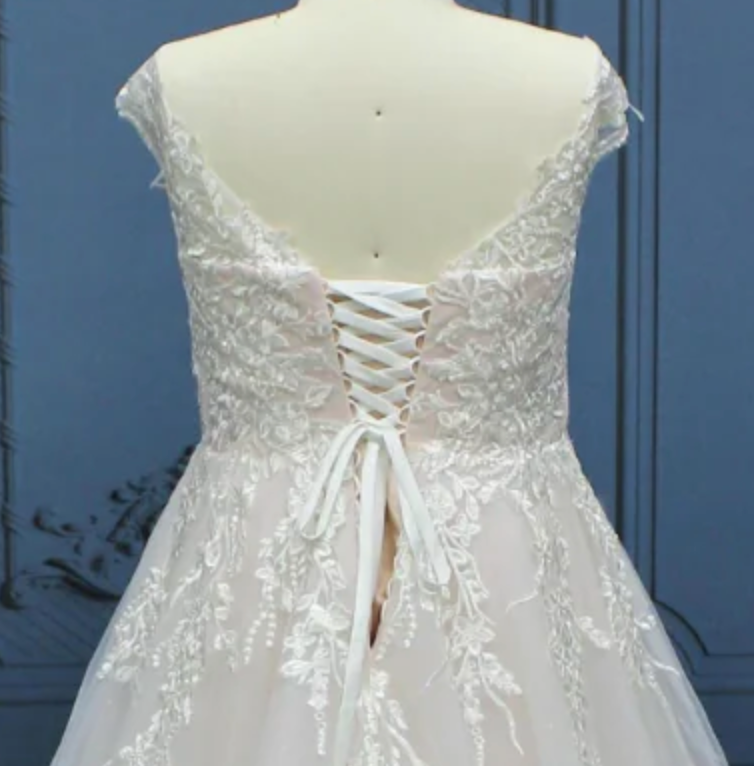 
                      
                        Plus Size Tulle Lace Sleeveless A Line Wedding Bridal Gown
                      
                    