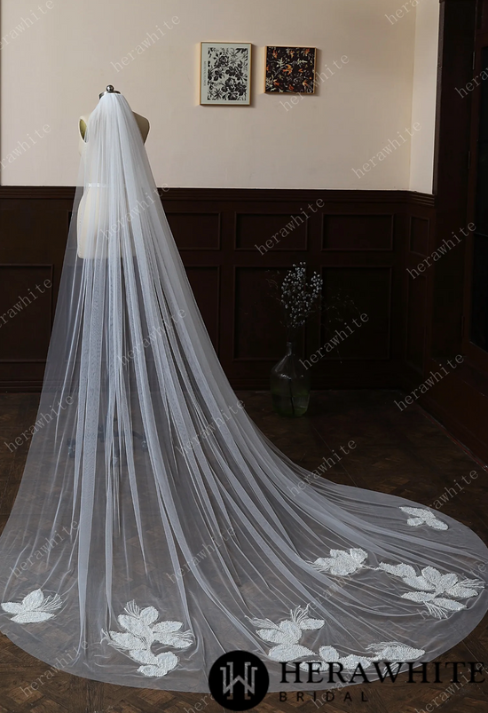 Load image into Gallery viewer, Simplicity Cathedral Length Lace Bridal Veil

