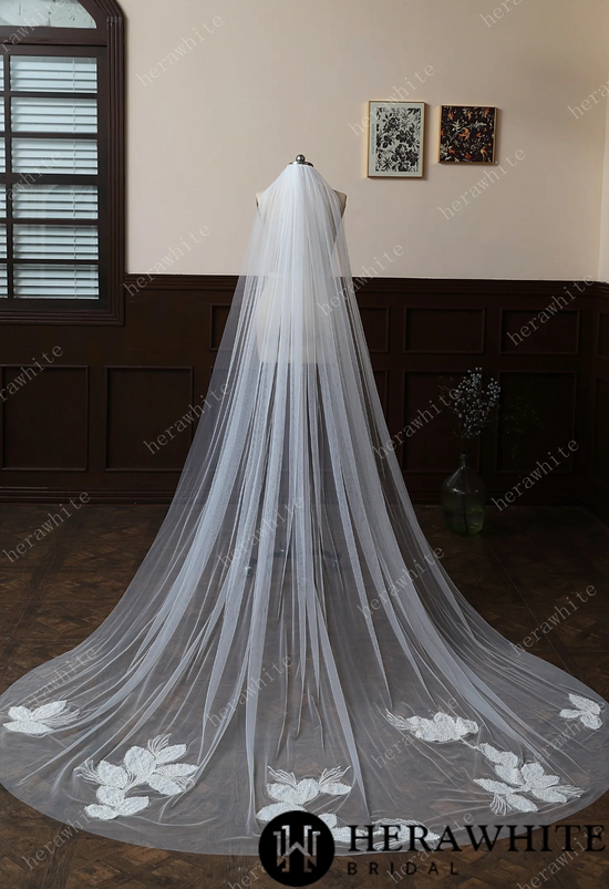 Load image into Gallery viewer, Simplicity Cathedral Length Lace Bridal Veil
