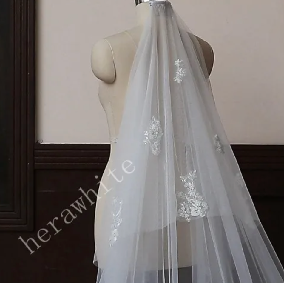 Load image into Gallery viewer, Waltz Length Wedding Veil With Romantic Lace Motifs
