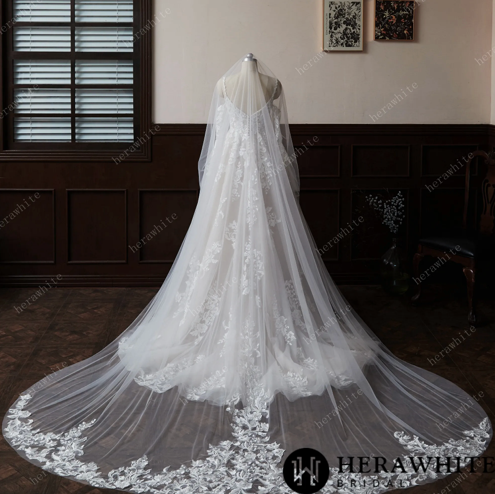 
                      
                        Elegant Lace Cathedral Length Bridal Veil
                      
                    