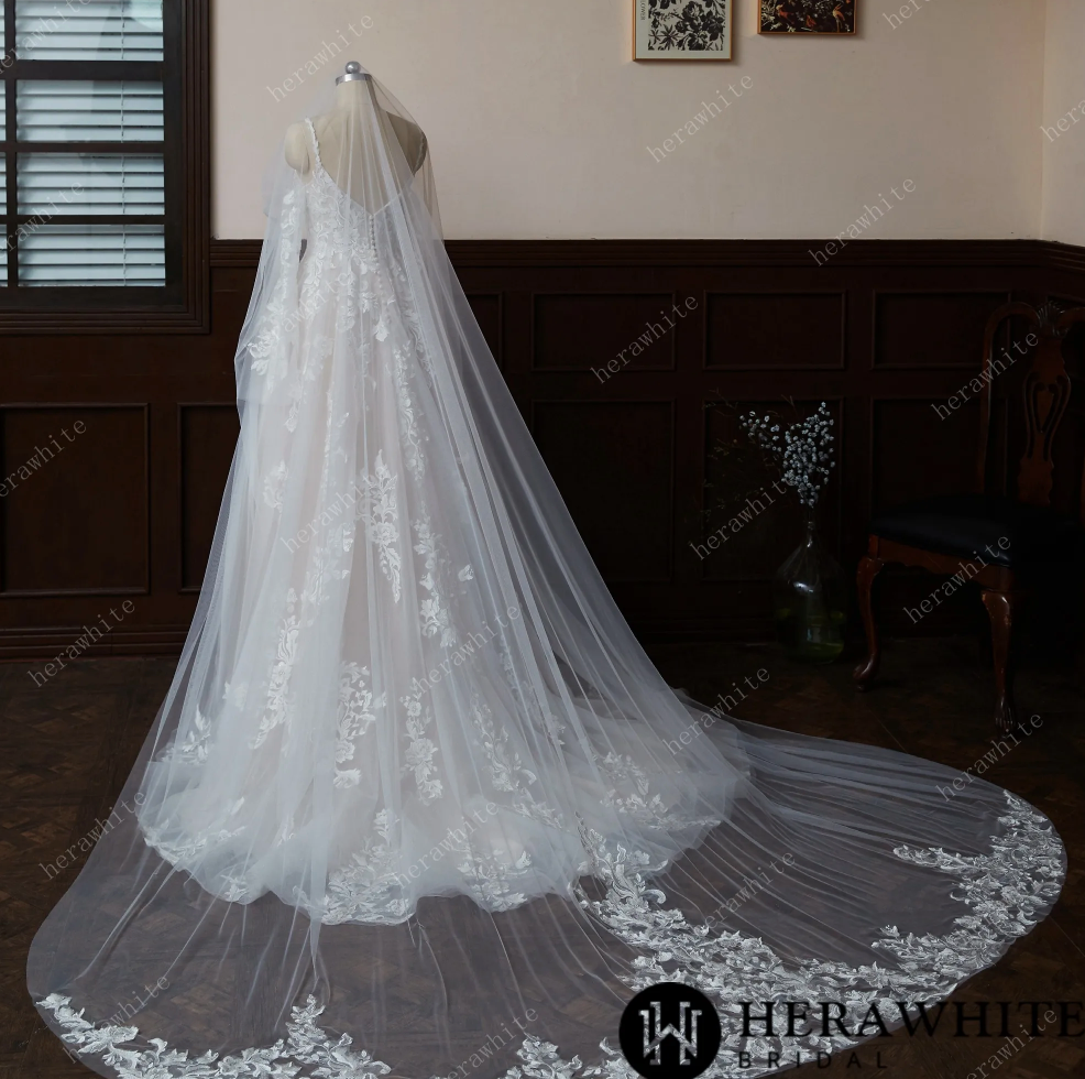 
                      
                        Elegant Lace Cathedral Length Bridal Veil
                      
                    