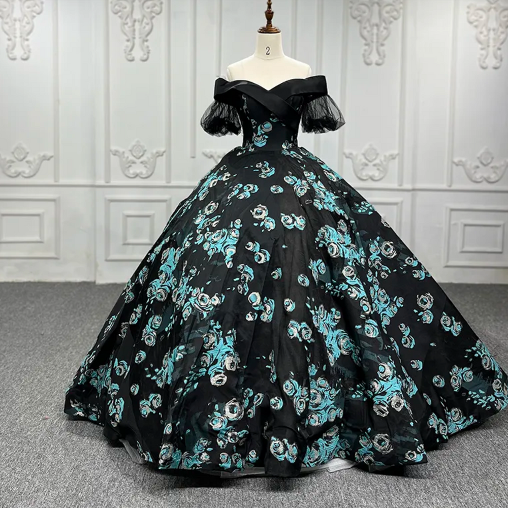 
                      
                        Elegant Black Quinceañera Dress
                      
                    