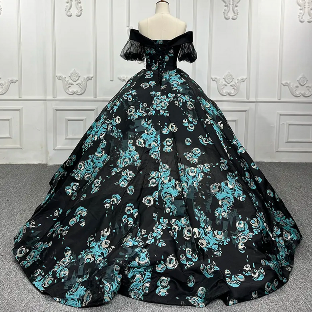 
                      
                        Elegant Black Quinceañera Dress
                      
                    