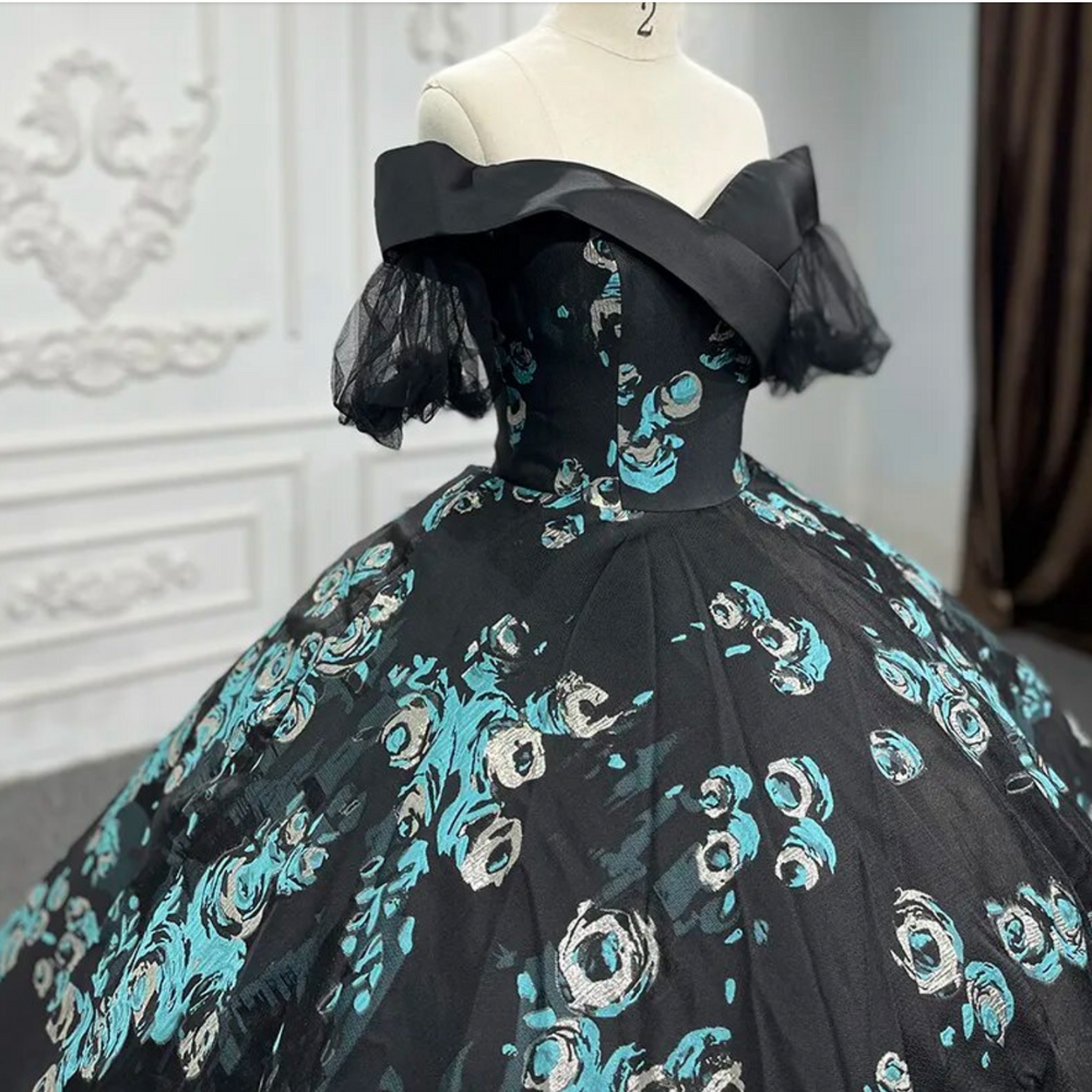 
                      
                        Elegant Black Quinceañera Dress
                      
                    