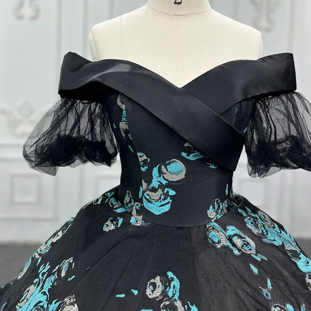 
                      
                        Elegant Black Quinceañera Dress
                      
                    