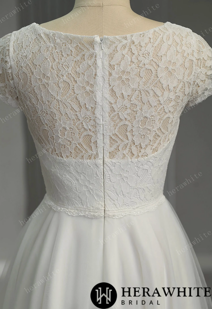 
                      
                        Classic V-neck Floral Lace Tulle Short Wedding Dress
                      
                    