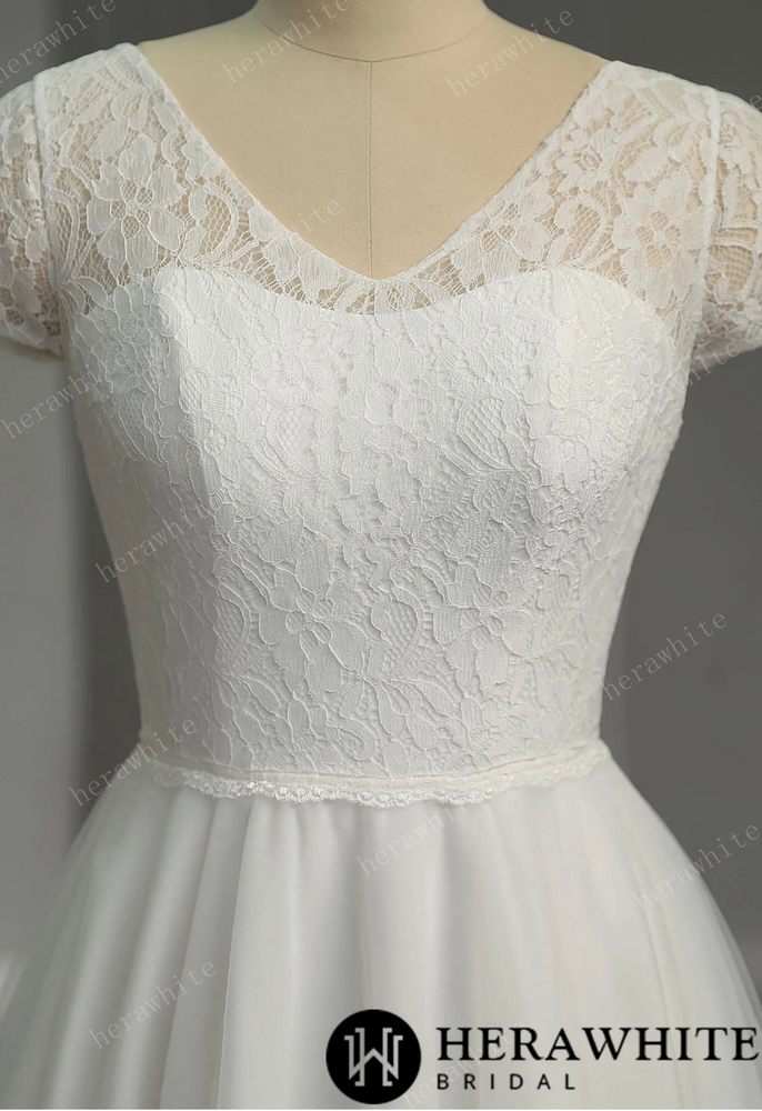 
                      
                        Classic V-neck Floral Lace Tulle Short Wedding Dress
                      
                    