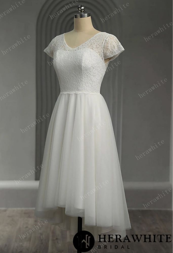 
                      
                        Classic V-neck Floral Lace Tulle Short Wedding Dress
                      
                    