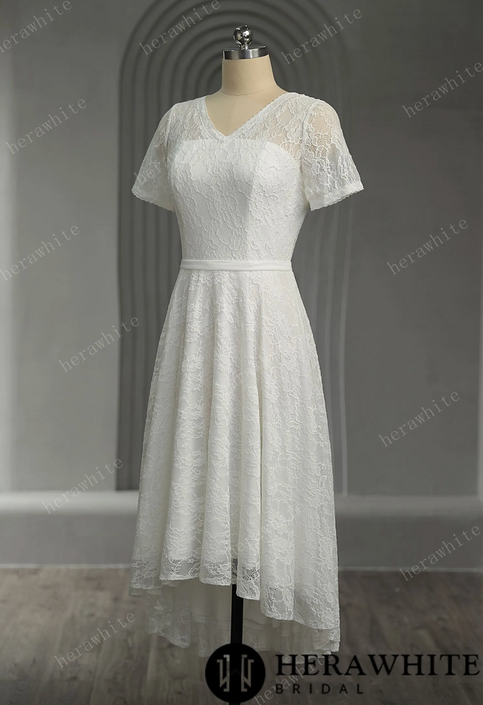 
                      
                        Classic Lace Short Wedding Dress
                      
                    