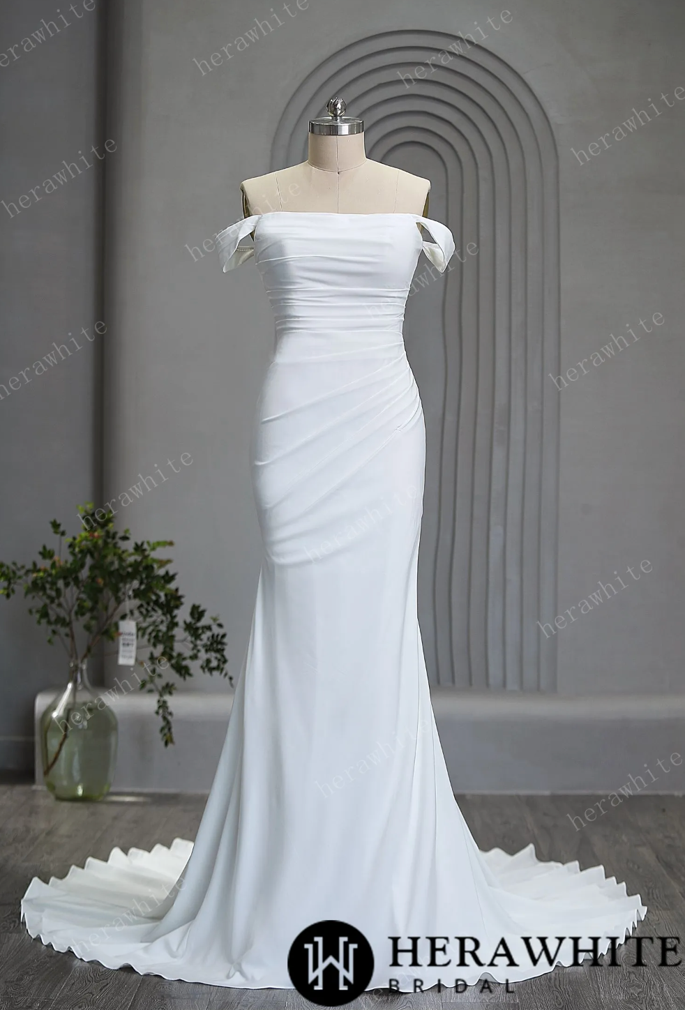 Classic Crepe Wedding Dress With Off-The-Shoulder Straps