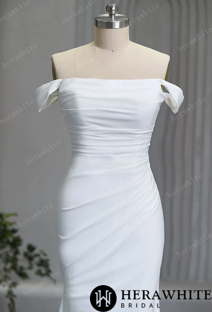 
                      
                        Classic Crepe Wedding Dress With Off-The-Shoulder Straps
                      
                    