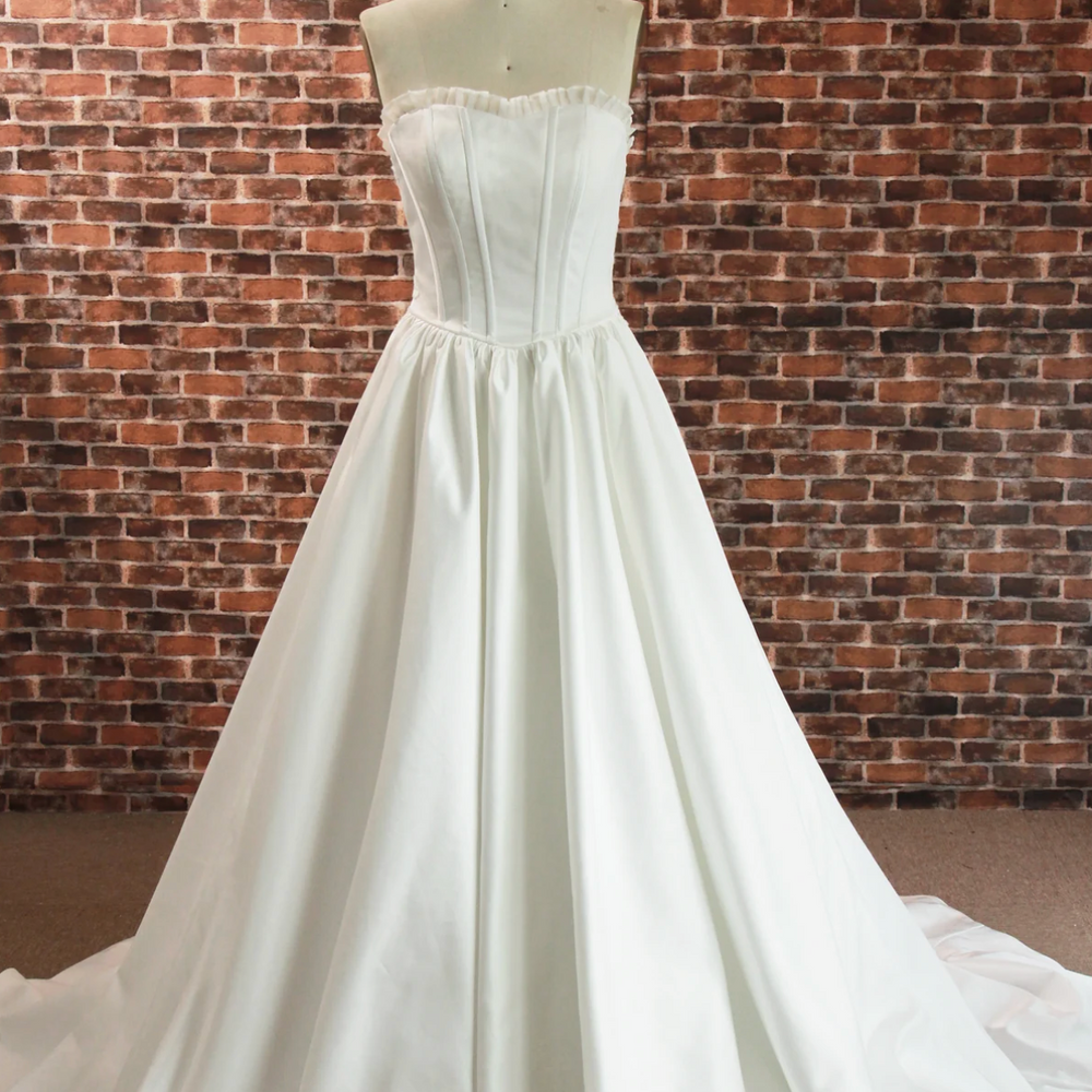 Vintage Pleated Organza Sweetheart Neckline Wedding Gown