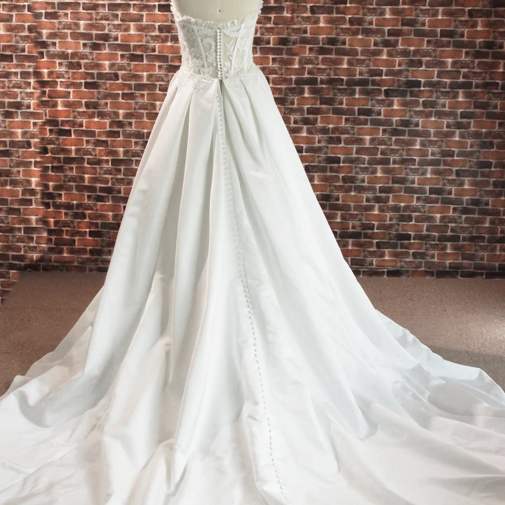 Vintage Pleated Organza Sweetheart Neckline Wedding Gown