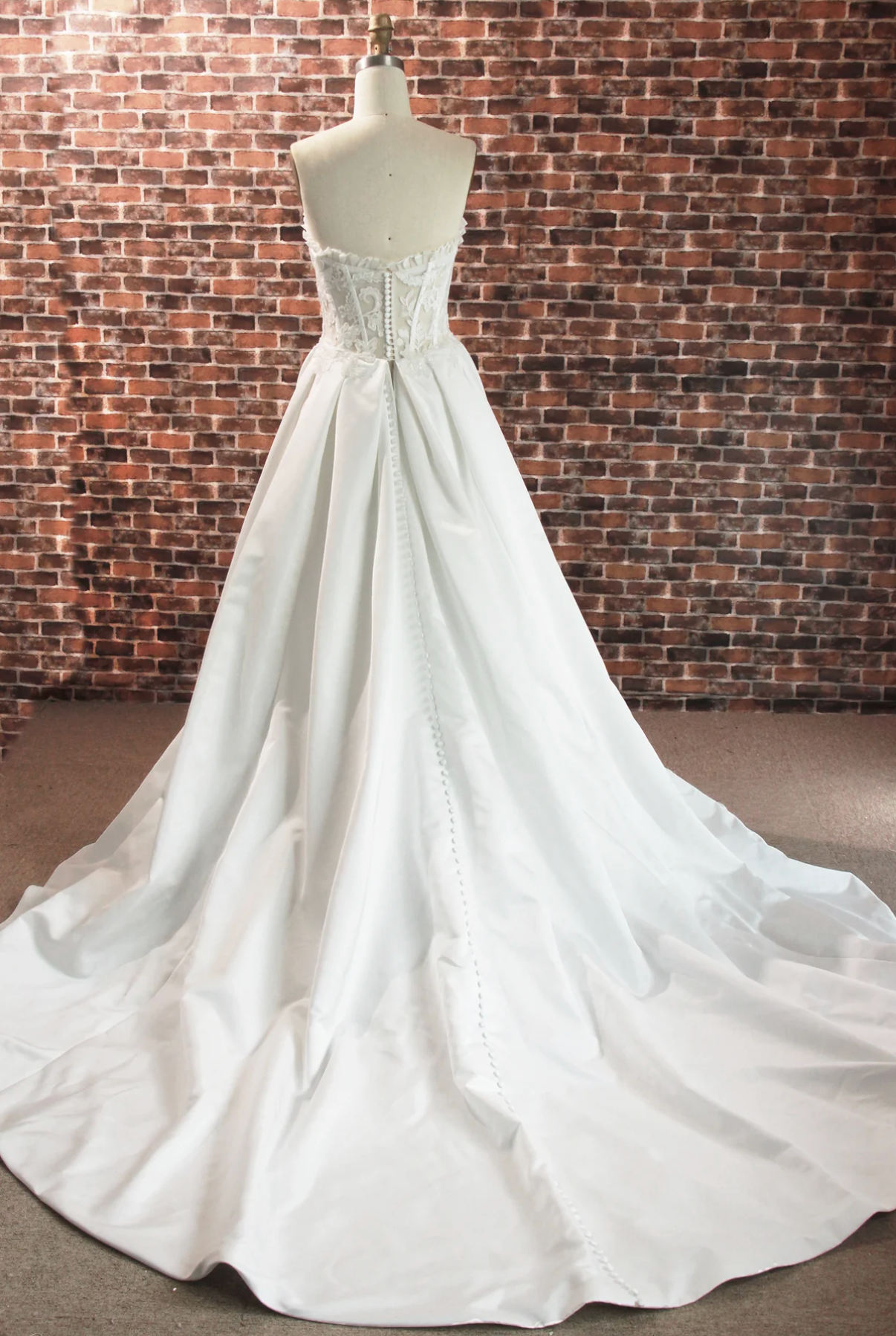 Vintage Pleated Organza Sweetheart Neckline Wedding Gown