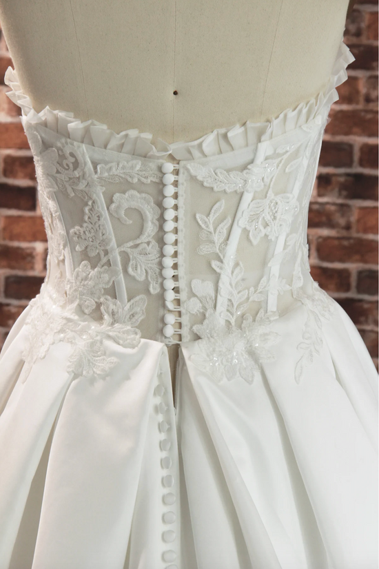 Vintage Pleated Organza Sweetheart Neckline Wedding Gown