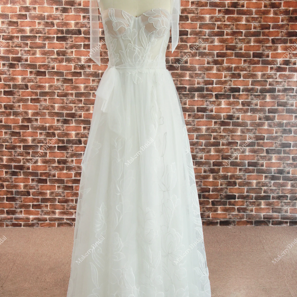 
                      
                        Dreamy Sweetheart Embroidery Lace Wedding Dress
                      
                    