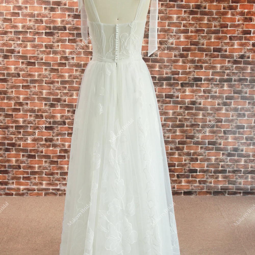 
                      
                        Dreamy Sweetheart Embroidery Lace Wedding Dress
                      
                    