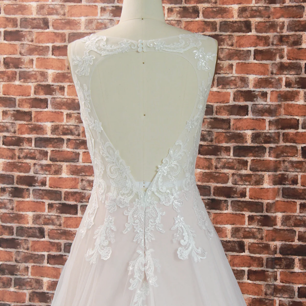 
                      
                        Ultra-Romantic V-Neck Heart-Shape Back Wedding Gown
                      
                    