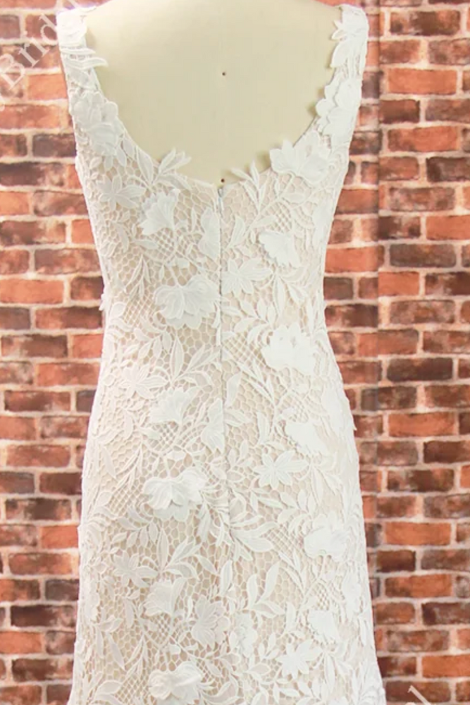 
                      
                        Elegant Three-Dimensional Floral Lace Wedding Dress With Bateau Neckline
                      
                    