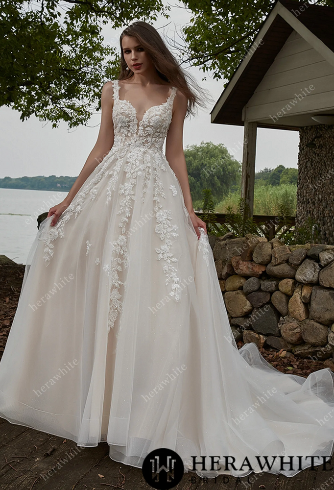 
                      
                        Tulle V-Neck Straps Wedding Dress
                      
                    