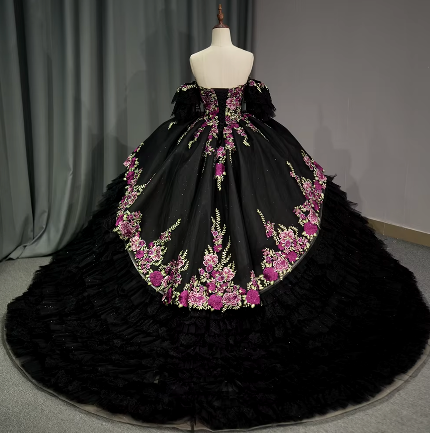 Elegant Detachable Sleeve Princess Ball Gown Black Quinceanera Dress