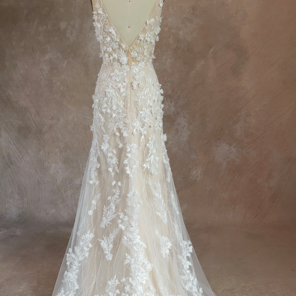 
                      
                        Romantic Sheath 3D Flowers Wedding Dress With The Detachable Skirt
                      
                    