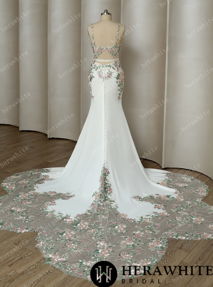 
                      
                        Spectacular Frosted Embroidery With Petal Train Wedding Dress
                      
                    