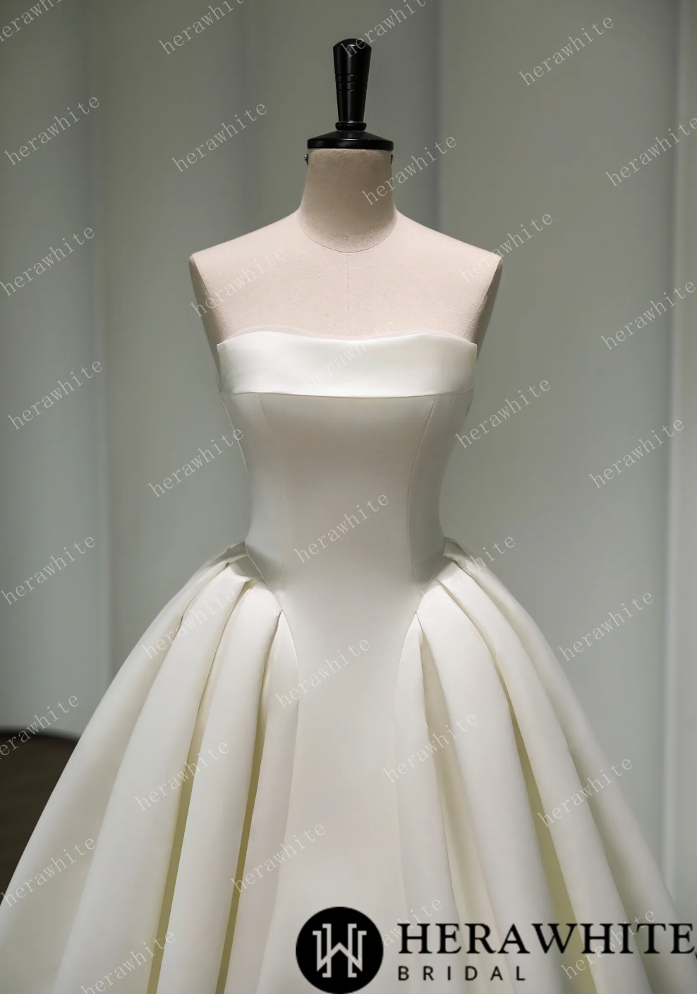 Luxurious Strapless Silk Ball gown Wedding Dress