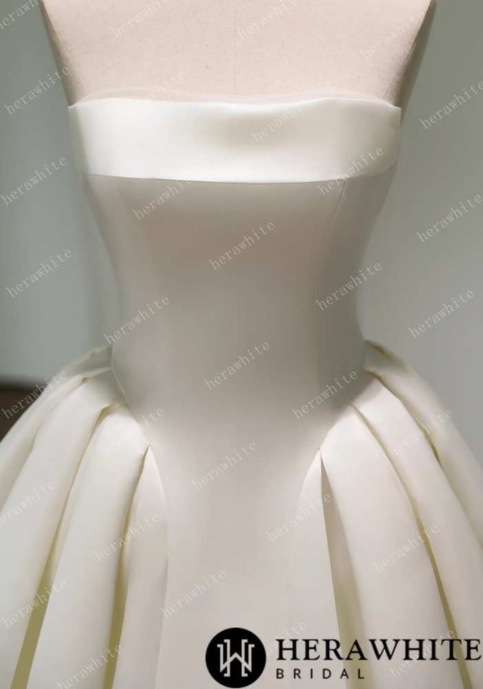 
                      
                        Luxurious Strapless Silk Ball gown Wedding Dress
                      
                    