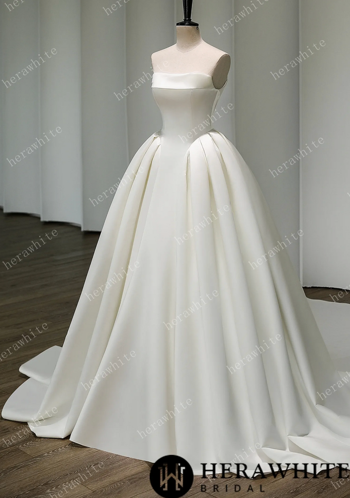 
                      
                        Luxurious Strapless Silk Ball gown Wedding Dress
                      
                    