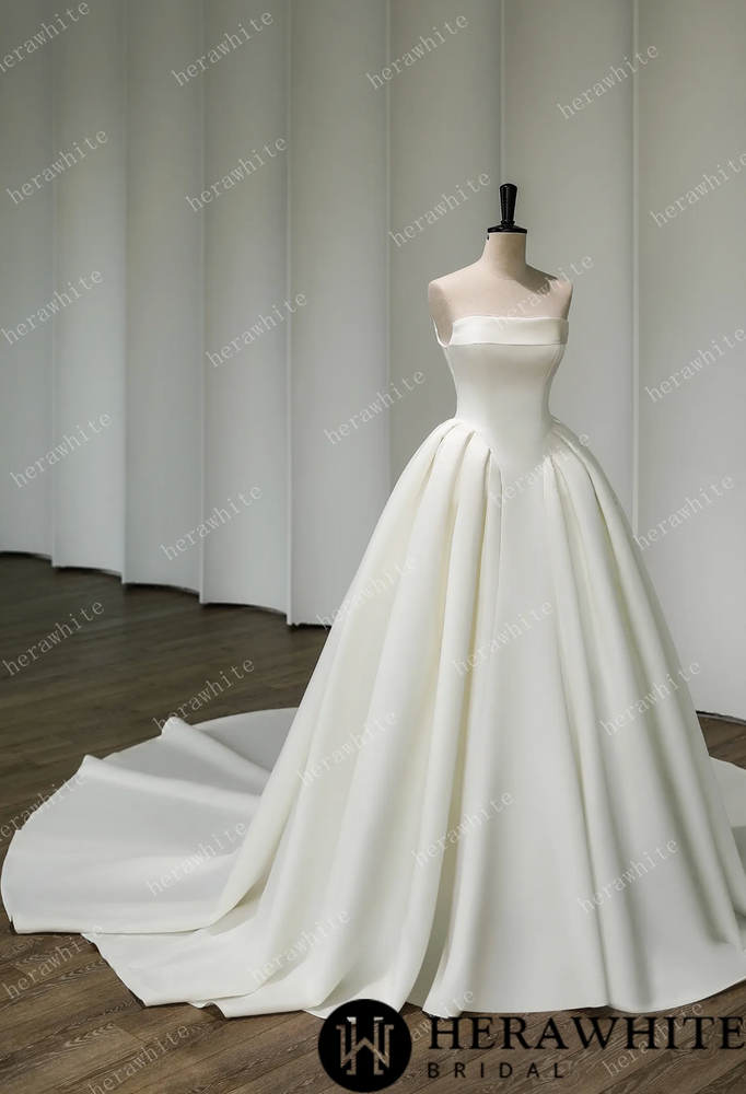 
                      
                        Luxurious Strapless Silk Ball gown Wedding Dress
                      
                    