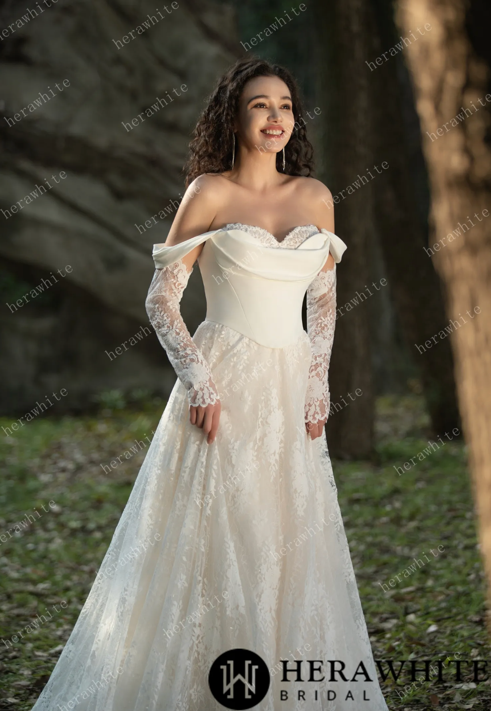 Chantilly Lace Sweetheart Wedding Gown with Long Sleeves and Detachable Jacket