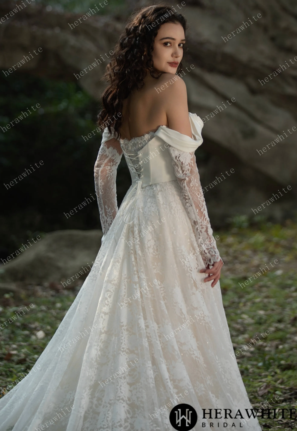 Chantilly Lace Sweetheart Wedding Gown with Long Sleeves and Detachable Jacket