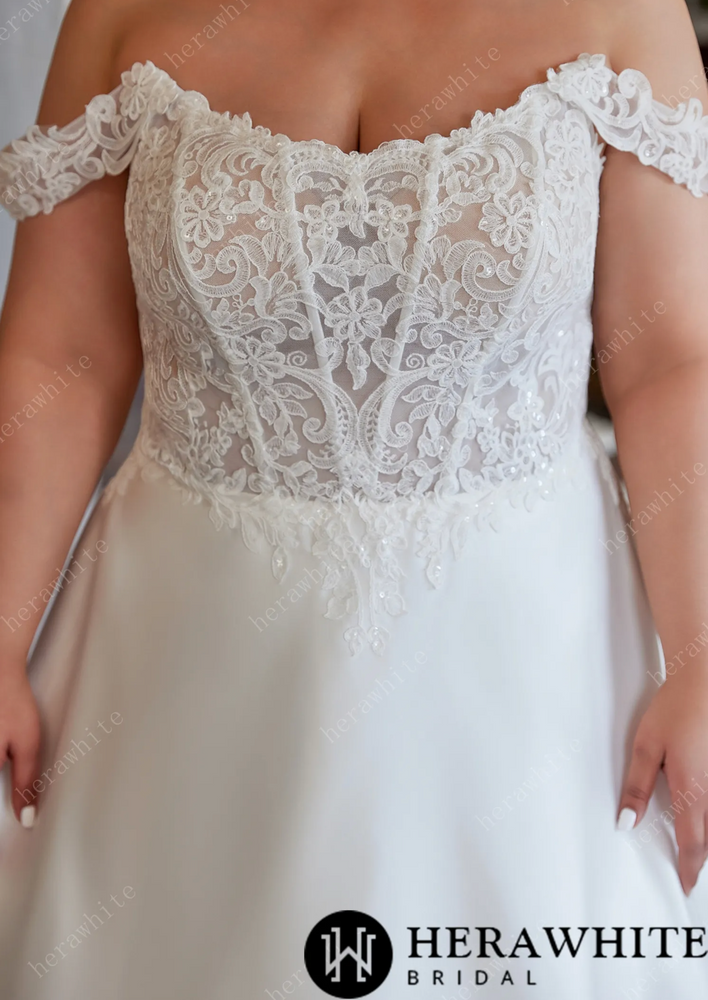 
                      
                        Romantic & Elegant Plus-Size Wedding Dress with Off-Shoulder Straps
                      
                    