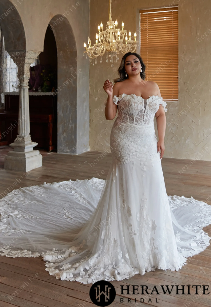 
                      
                        Enchanting Mermaid Silhouette Wedding Dress with Chapel Train
                      
                    