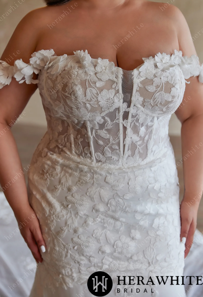 
                      
                        Enchanting Mermaid Silhouette Wedding Dress with Chapel Train
                      
                    