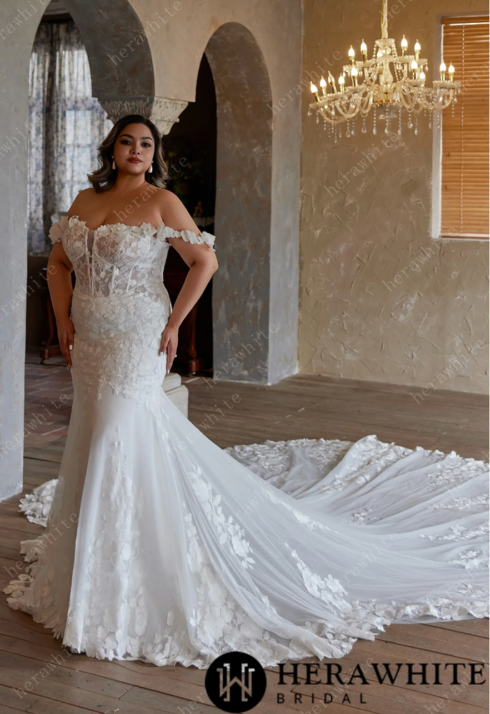 
                      
                        Enchanting Mermaid Silhouette Wedding Dress with Chapel Train
                      
                    