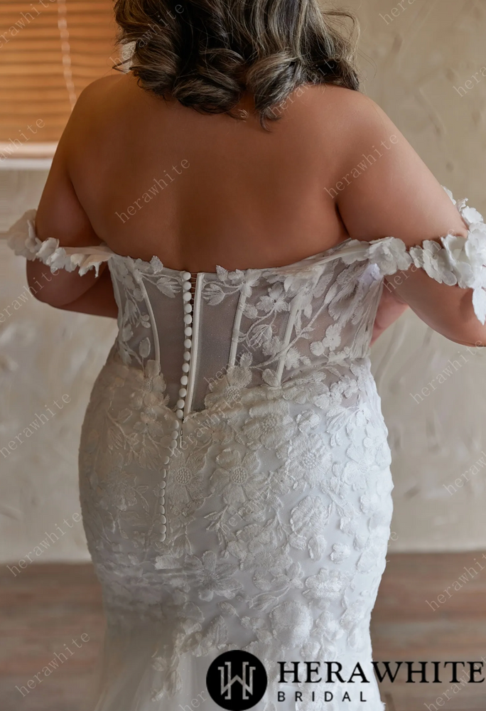 
                      
                        Enchanting Mermaid Silhouette Wedding Dress with Chapel Train
                      
                    