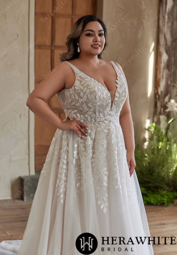 
                      
                        Exquisite Leaf Lace Tulle Wedding Dress with V Neckline
                      
                    