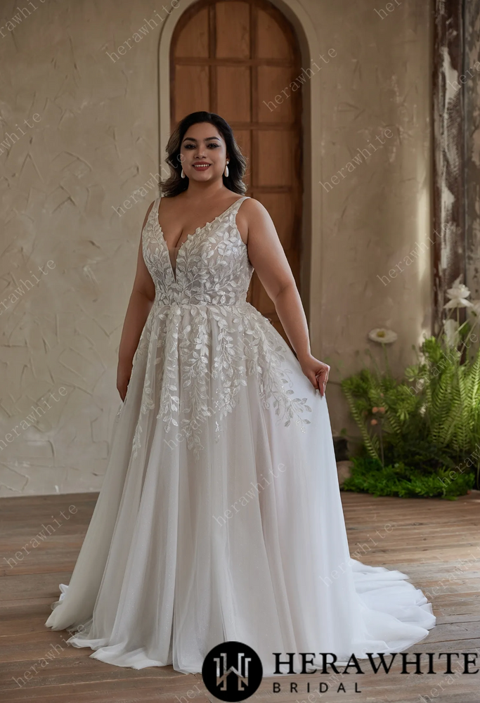 
                      
                        Exquisite Leaf Lace Tulle Wedding Dress with V Neckline
                      
                    