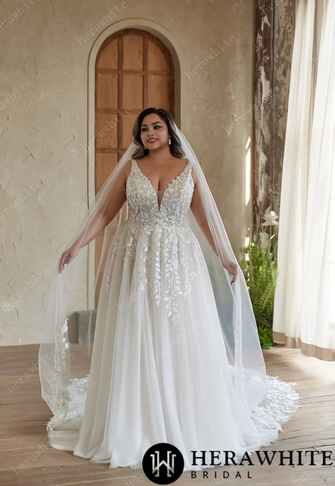 
                      
                        Exquisite Leaf Lace Tulle Wedding Dress with V Neckline
                      
                    
