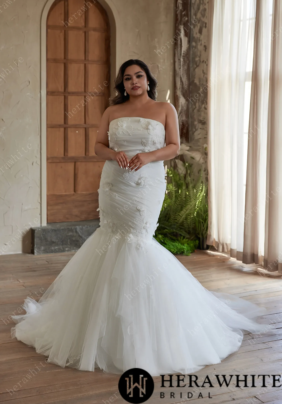 Elegant Strapless Tulle Wedding Dress with 3D Floral Appliques
