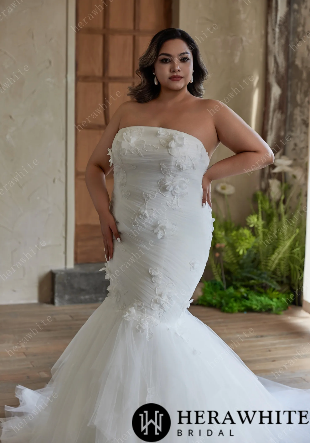 Elegant Strapless Tulle Wedding Dress with 3D Floral Appliques