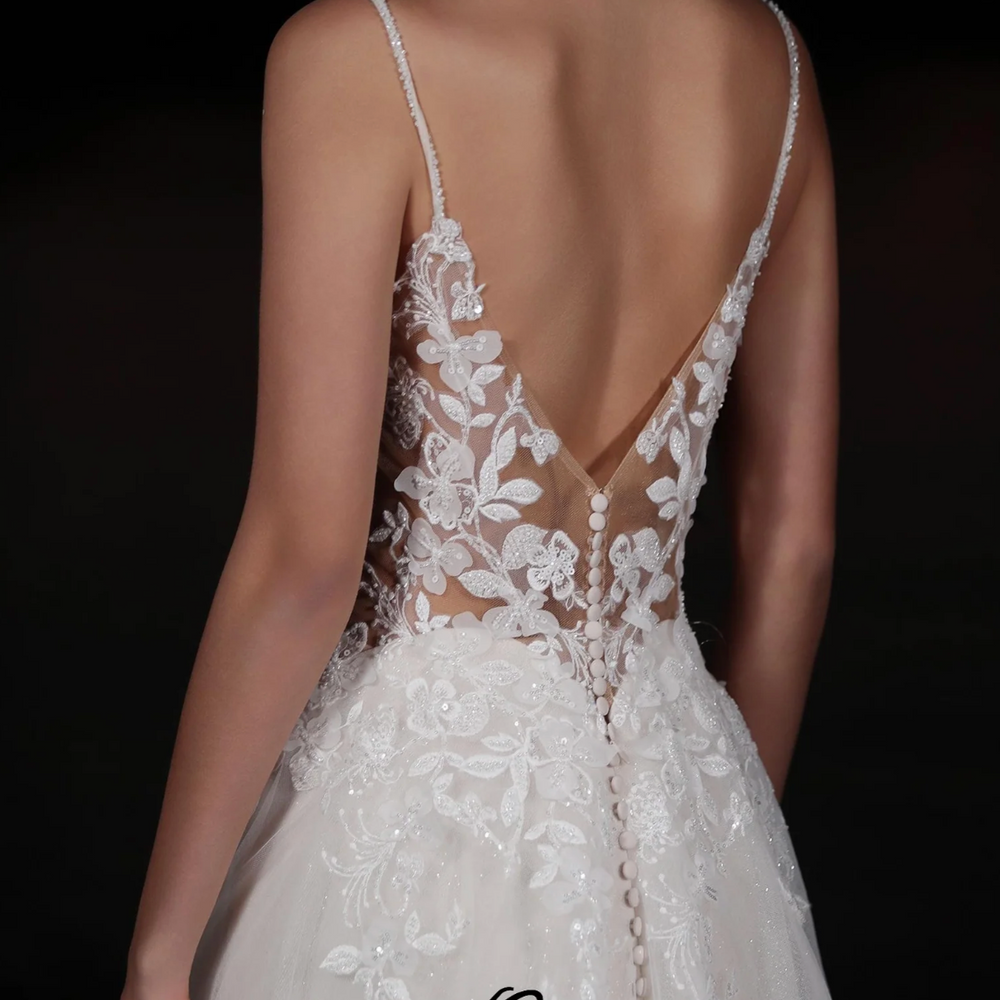 Glamorous Spaghetti Straps Tulle A-Line Wedding Dress