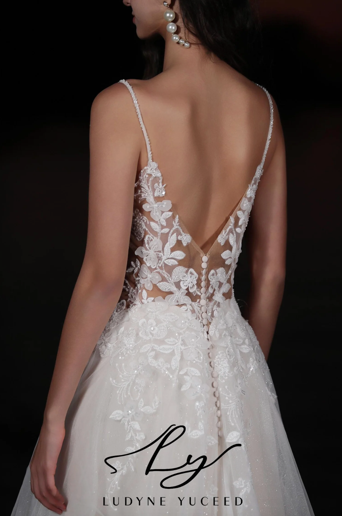 Glamorous Spaghetti Straps Tulle A-Line Wedding Dress