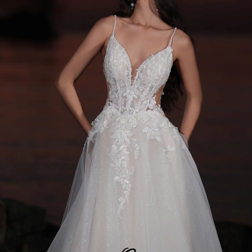 
                      
                        Glamorous Spaghetti Straps Tulle A-Line Wedding Dress
                      
                    