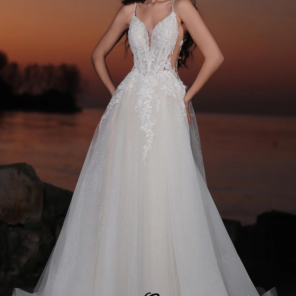 Glamorous Spaghetti Straps Tulle A-Line Wedding Dress